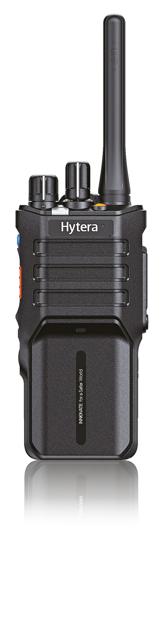 Rádio portátil Hytera XP60X visto de frente